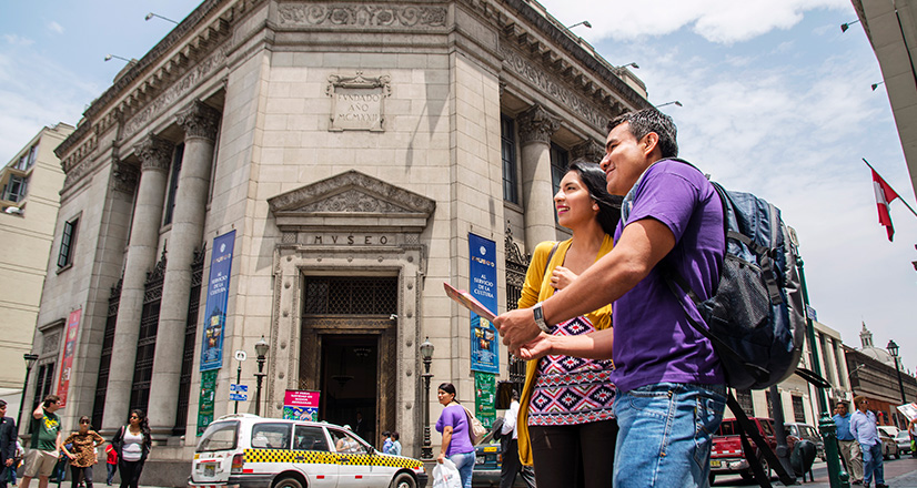Turistas en el Centro Histórico de Lima